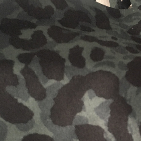 GapFit Eclipse Medium Support Strappy Sports Bra - Picture 5 of 5